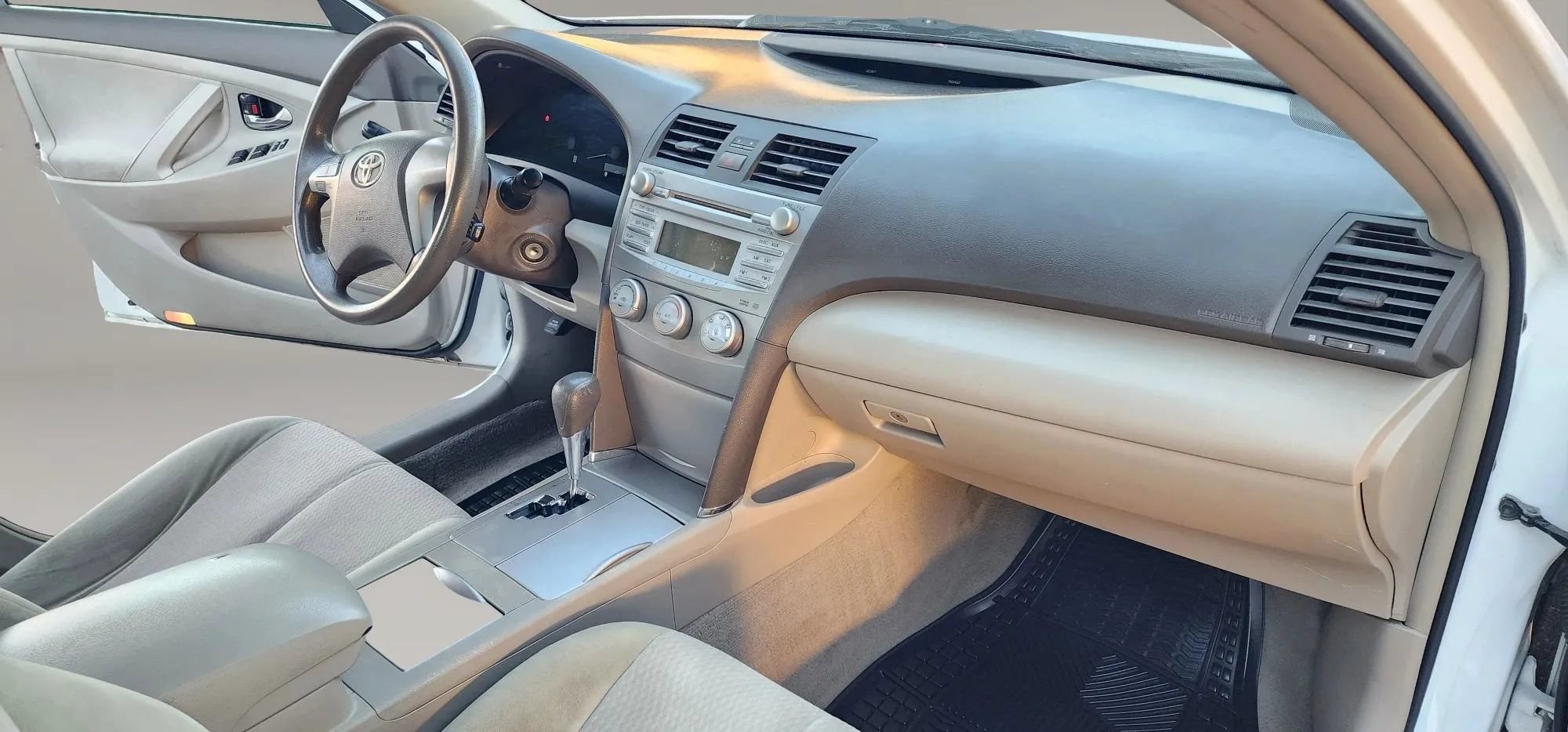 Used 2011 Toyota Camry LE FWD image 10