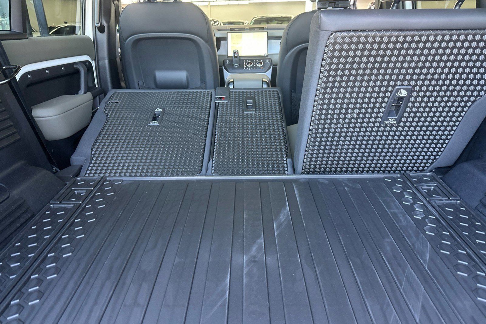 New 2026 Land Rover Defender 110 X-Dynamic SE AWD/4WD image 28