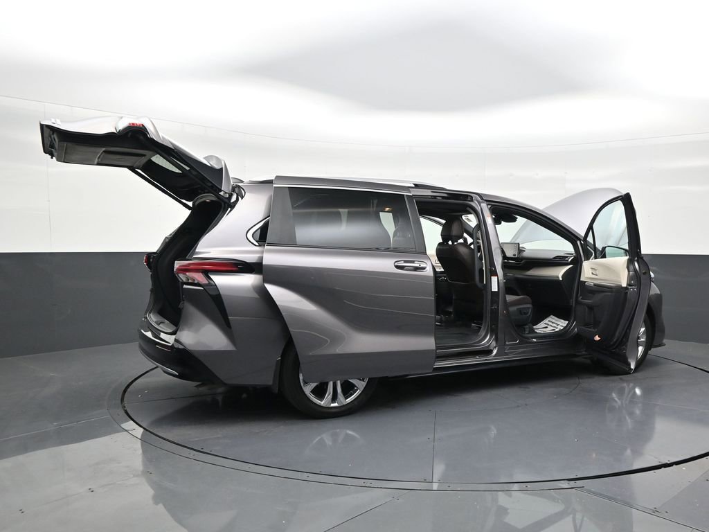 Used 2024 Toyota Sienna Platinum image 28