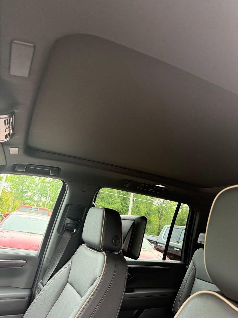 Used 2025 Chevrolet Suburban Premier AWD/4WD image 14