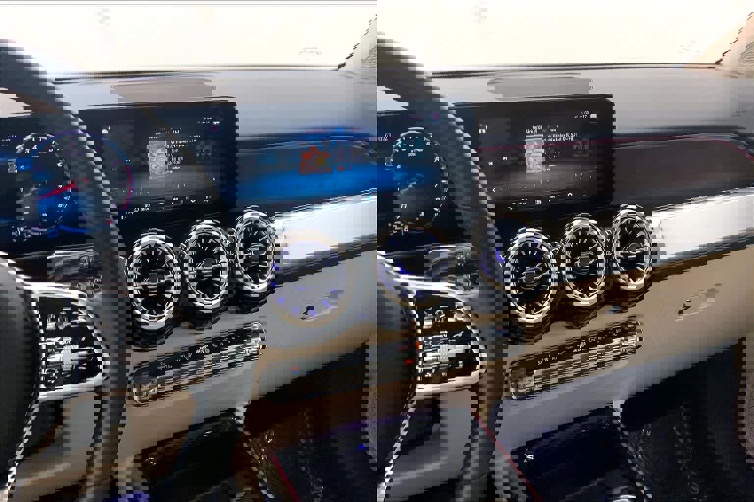 Certified 2022 Mercedes-Benz GLB 250 4MATIC image 25