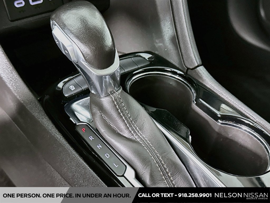 Used 2022 Buick Encore GX Select w/ Sport Touring Package FWD image 16