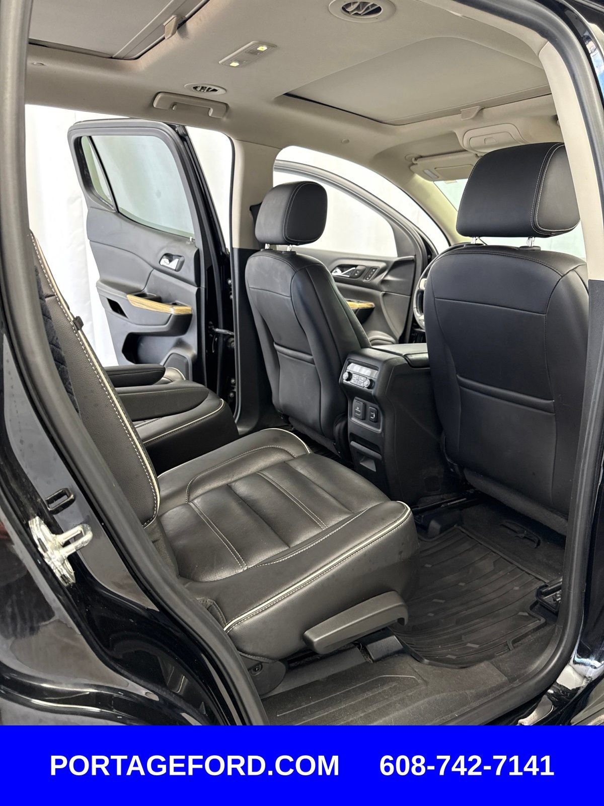 Used 2018 GMC Acadia Denali w/ Technology Package AWD/4WD image 33