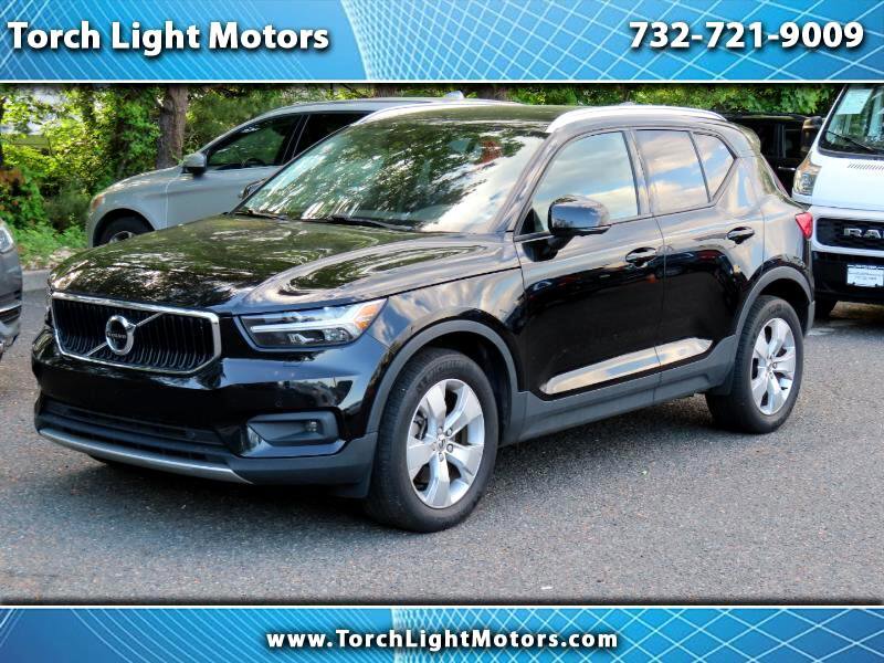 Used 2022 Volvo XC40 T5 Momentum