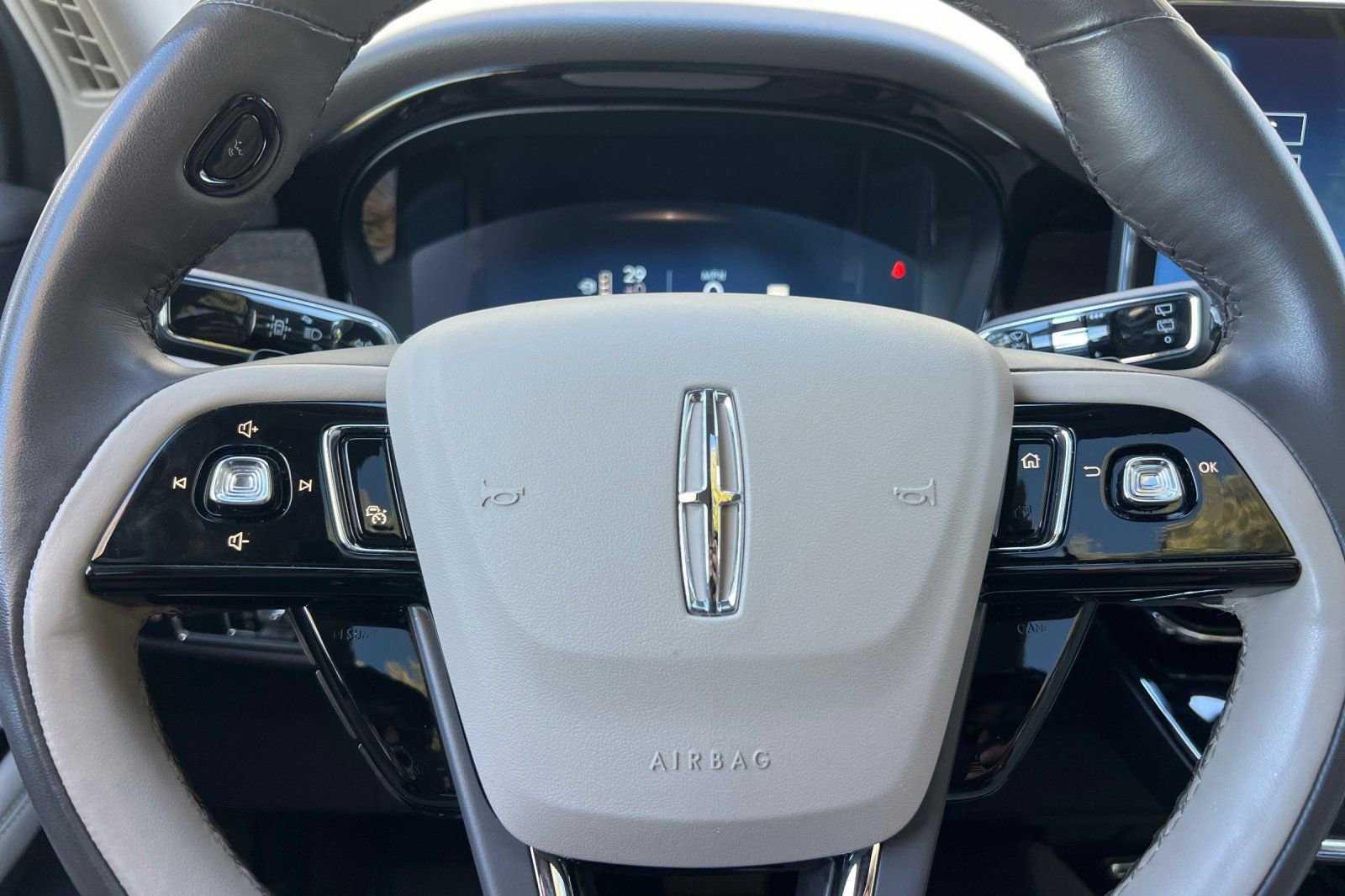 Used 2024 Lincoln Corsair Grand Touring image 24