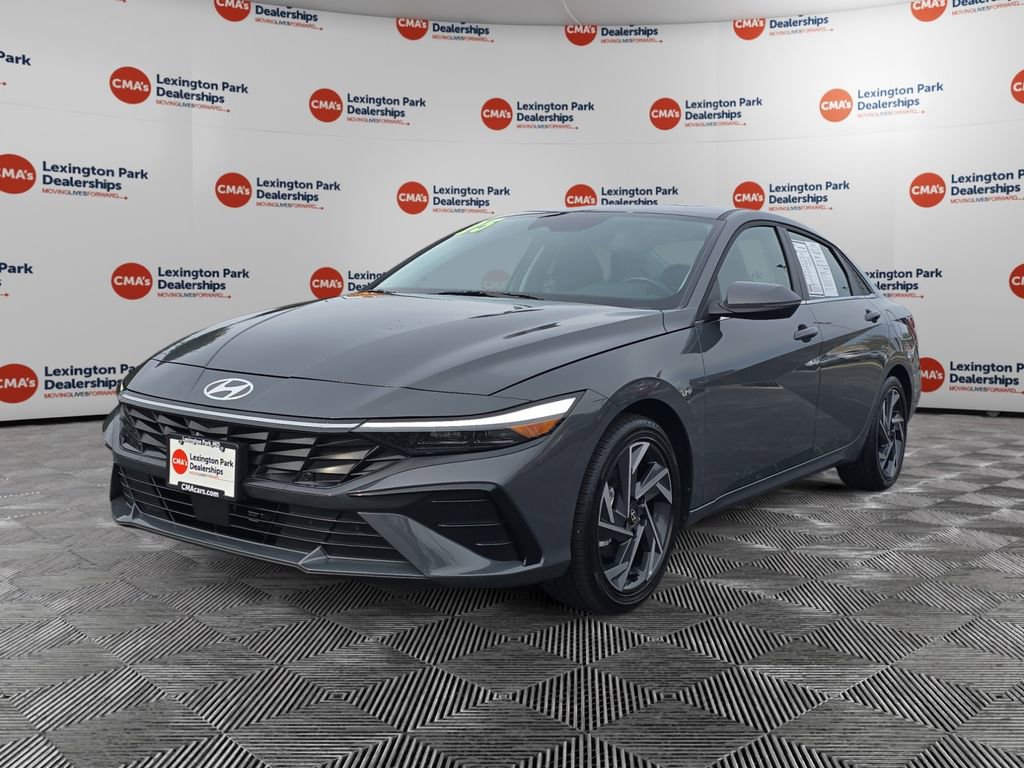 Certified 2025 Hyundai Elantra Limited image 3