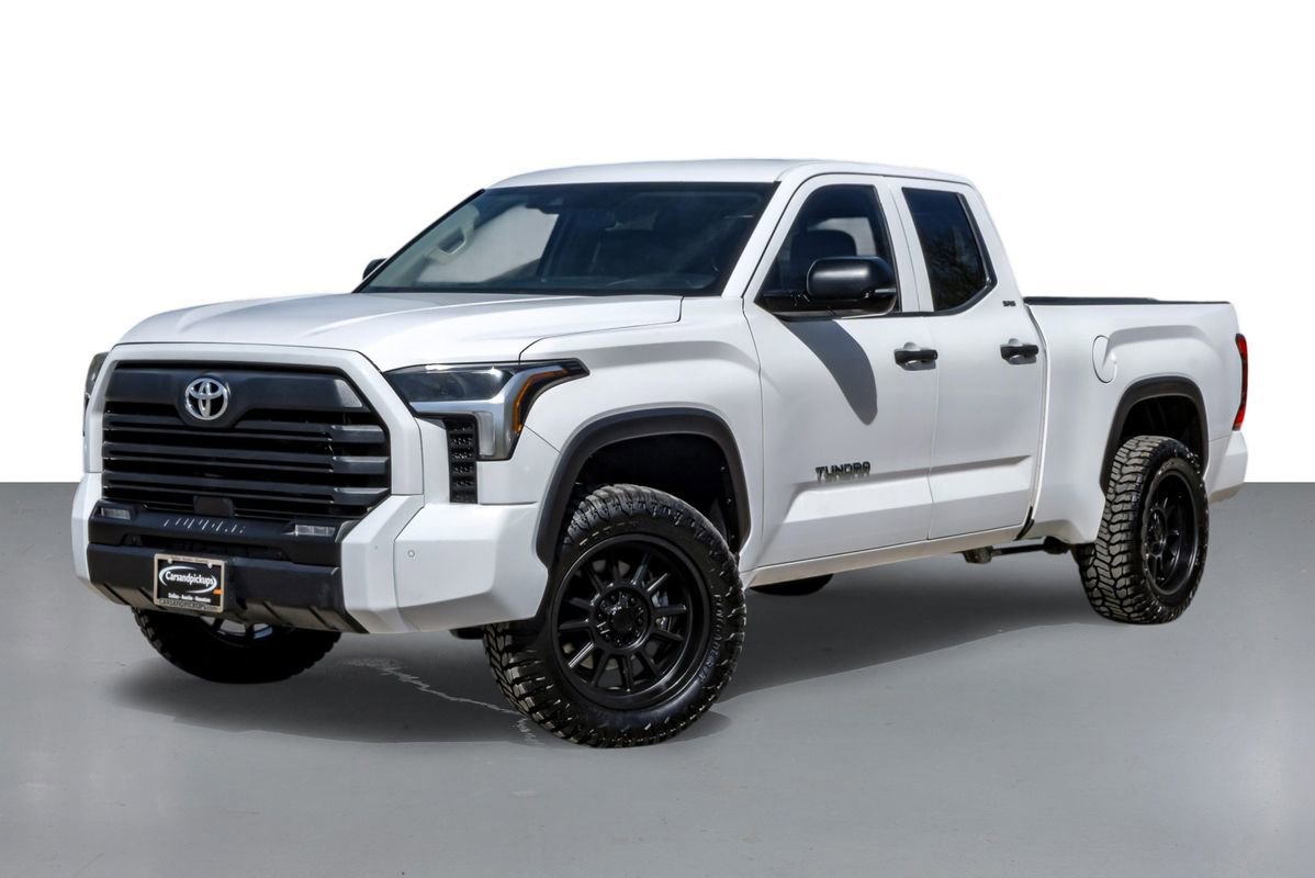 Used 2022 Toyota Tundra SR5 w/ SR5 Convenience Package image 5