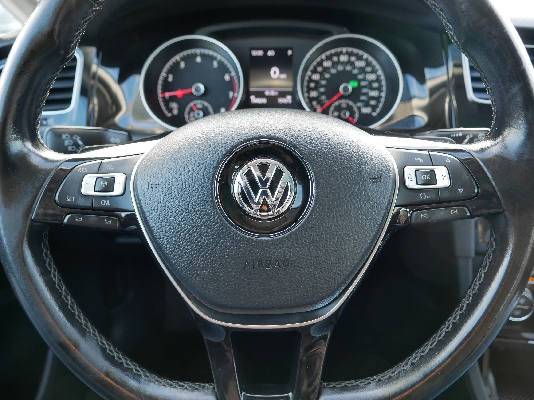 Used 2017 Volkswagen Golf SEL image 25