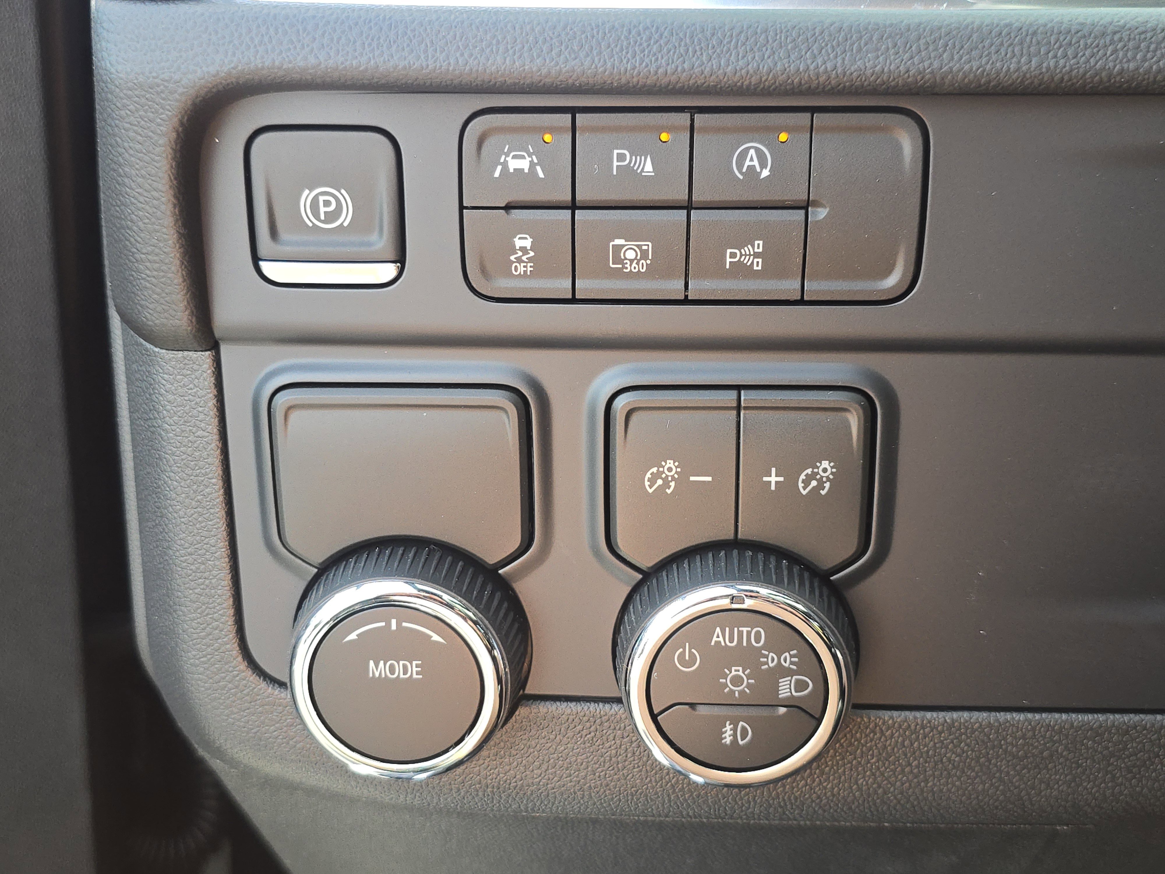 New 2026 Chevrolet Suburban Premier image 30