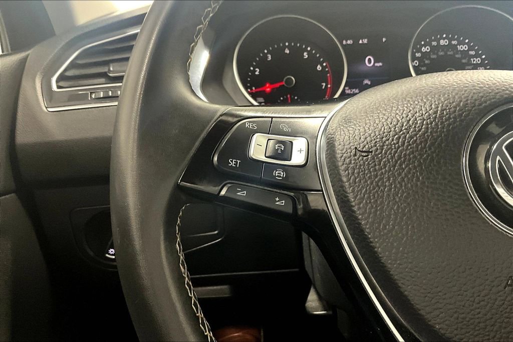 Used 2021 Volkswagen Tiguan SE image 18