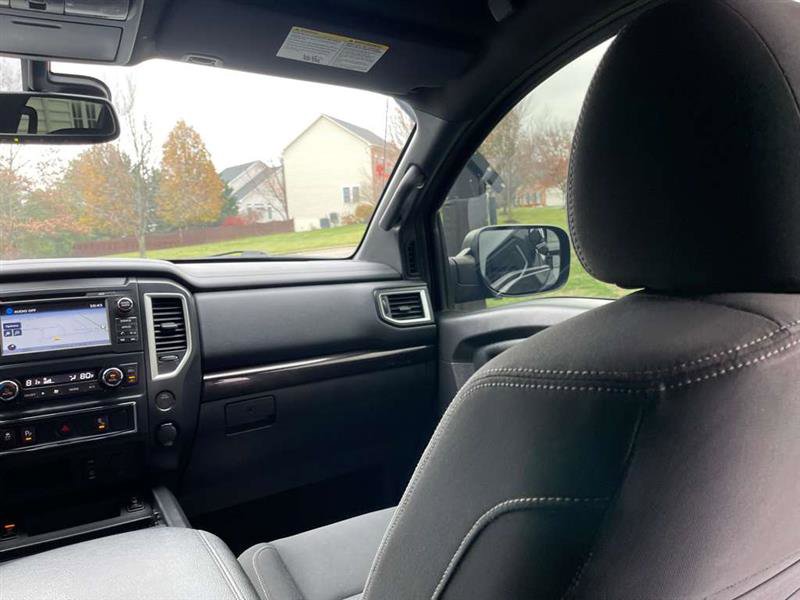 Used 2018 Nissan Titan SV w/ SV Convenience Package image 10