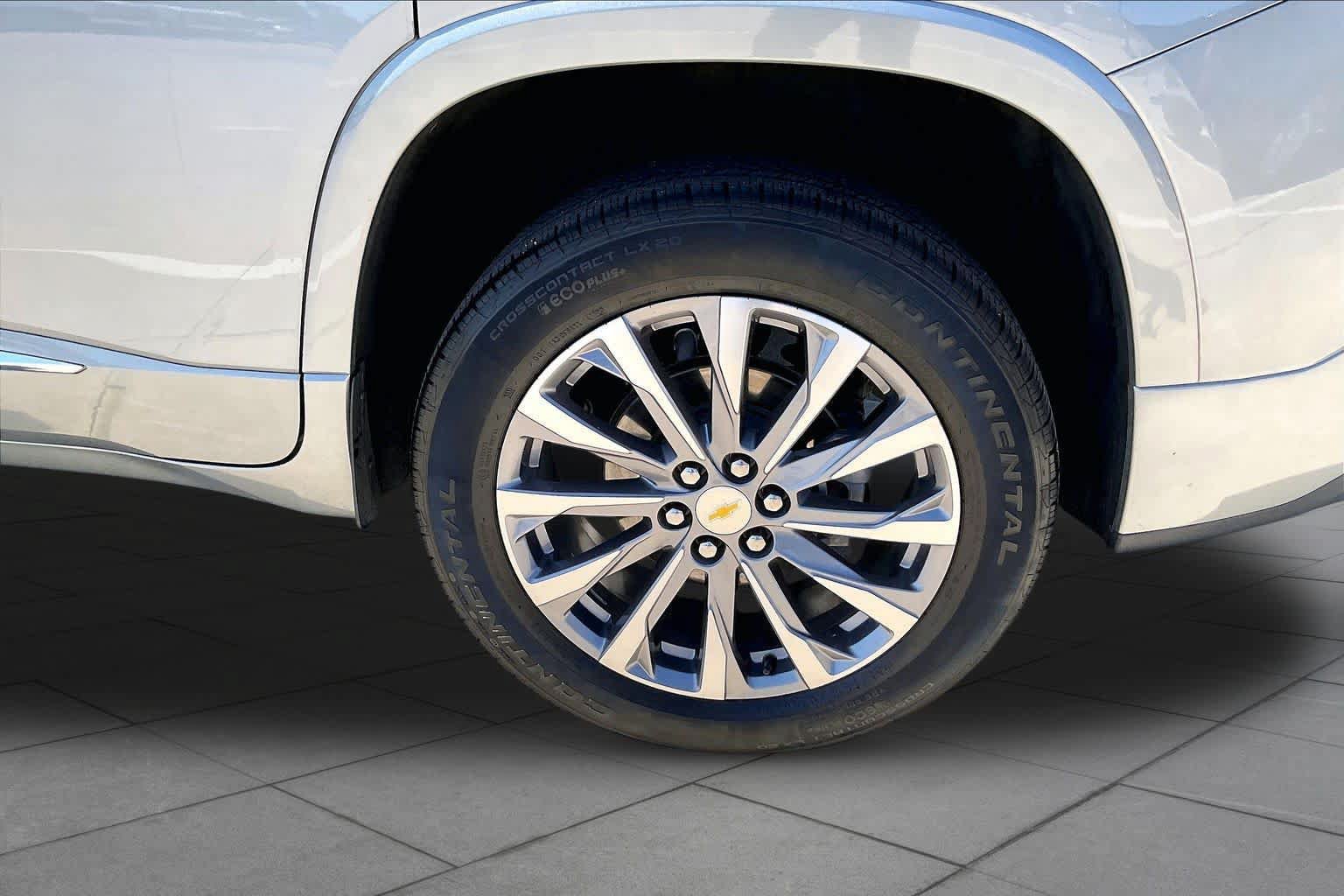 Used 2023 Chevrolet Traverse Premier AWD/4WD image 11