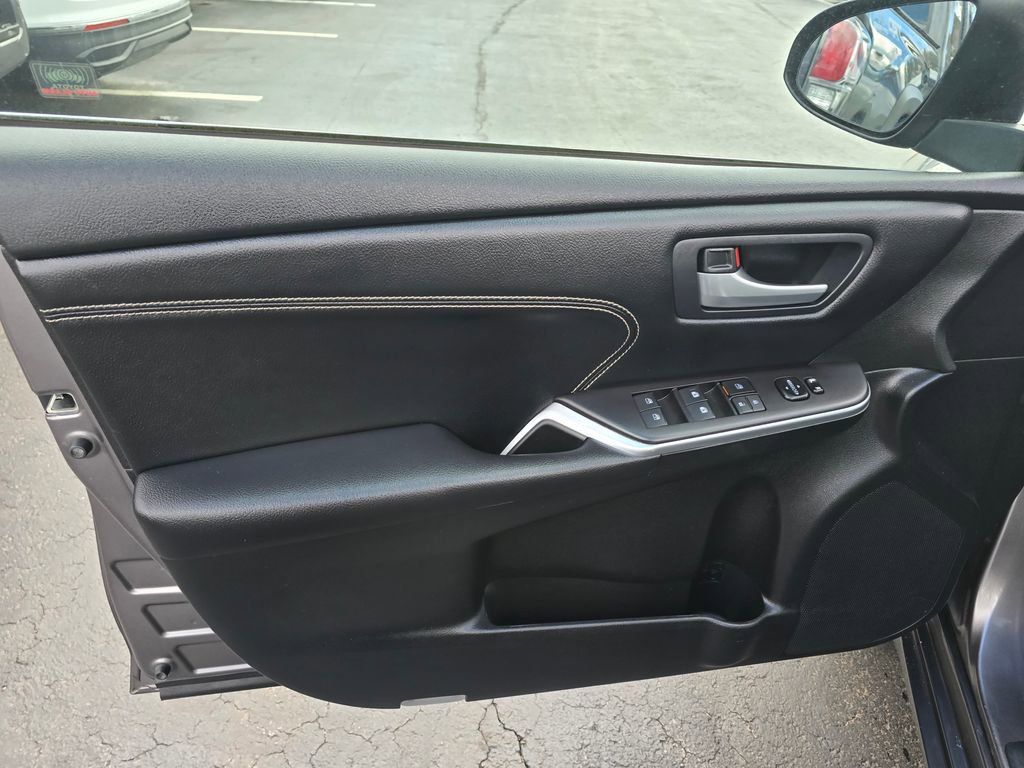 Used 2017 Toyota Camry XLE w/ Moonroof Package image 16