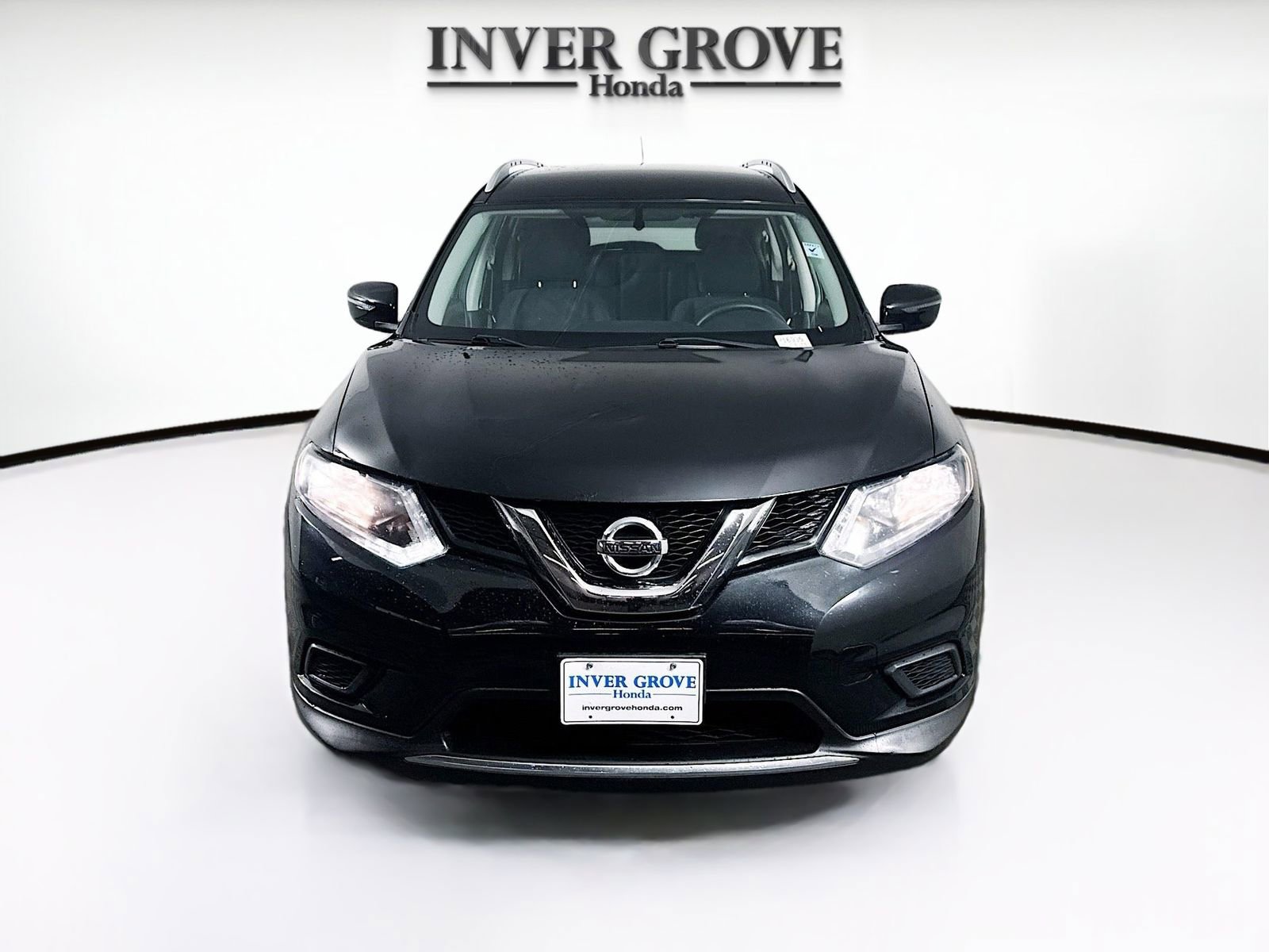 Used 2016 Nissan Rogue SV image 2