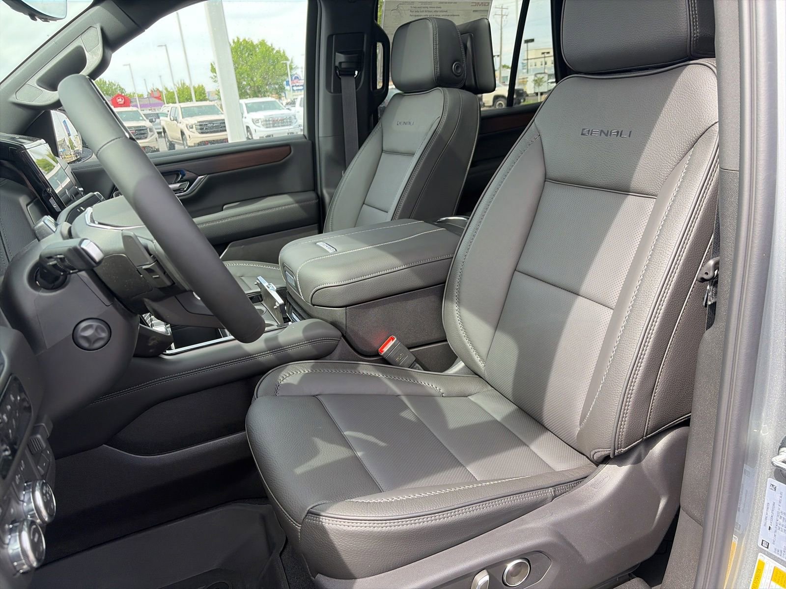 New 2026 GMC Yukon Denali w/ Denali Reserve Package AWD/4WD image 21