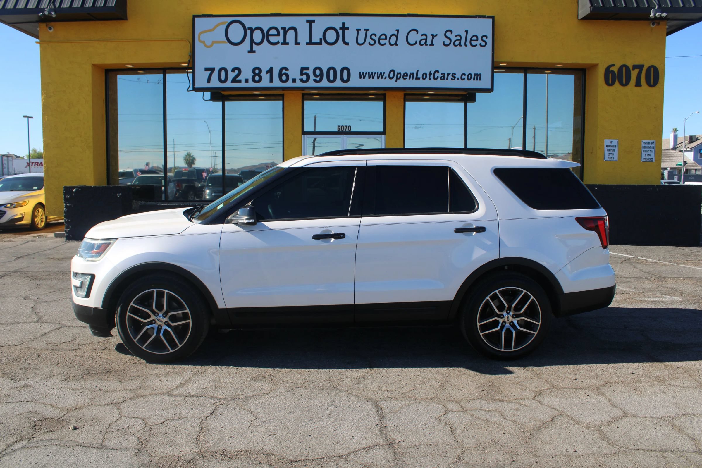 Used 2017 Ford Explorer Sport w/ Equipment Group 401A AWD/4WD image 2