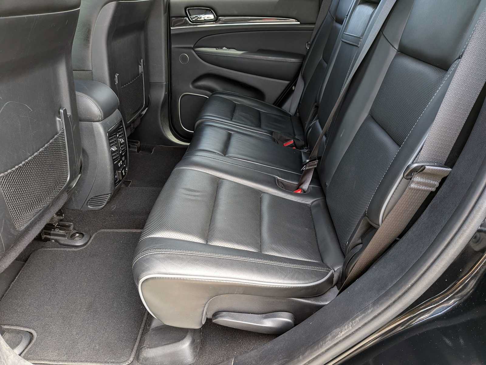 Used 2019 Jeep Grand Cherokee Overland AWD/4WD image 19