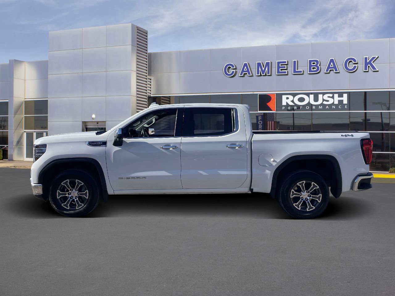 Used 2024 GMC Sierra 1500 SLT image 3