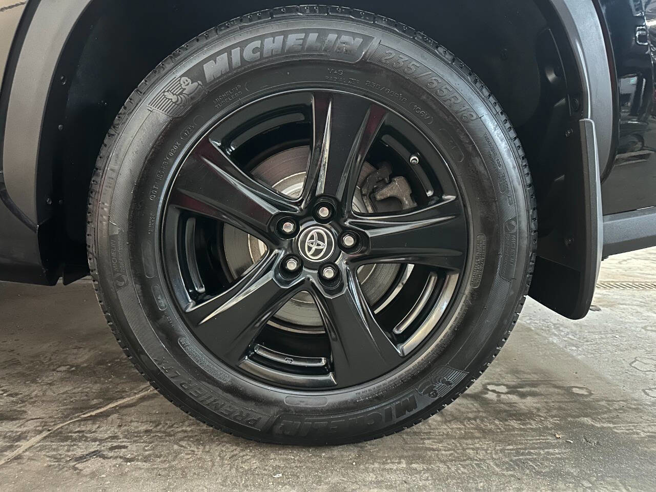 Used 2020 Toyota Highlander LE image 44