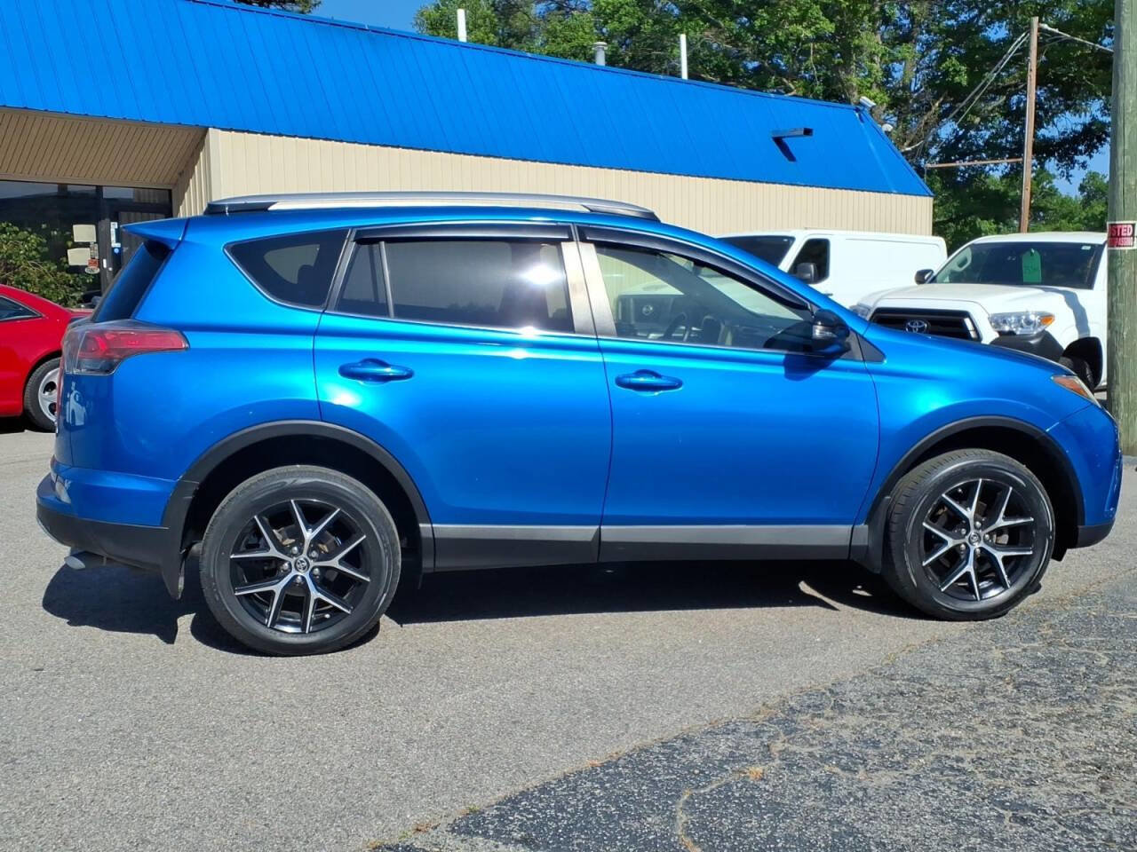 Used 2018 Toyota RAV4 SE w/ Power Extra Value Package AWD/4WD image 2
