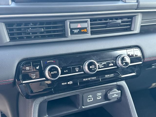 Used 2025 Honda Pilot Black Edition image 26