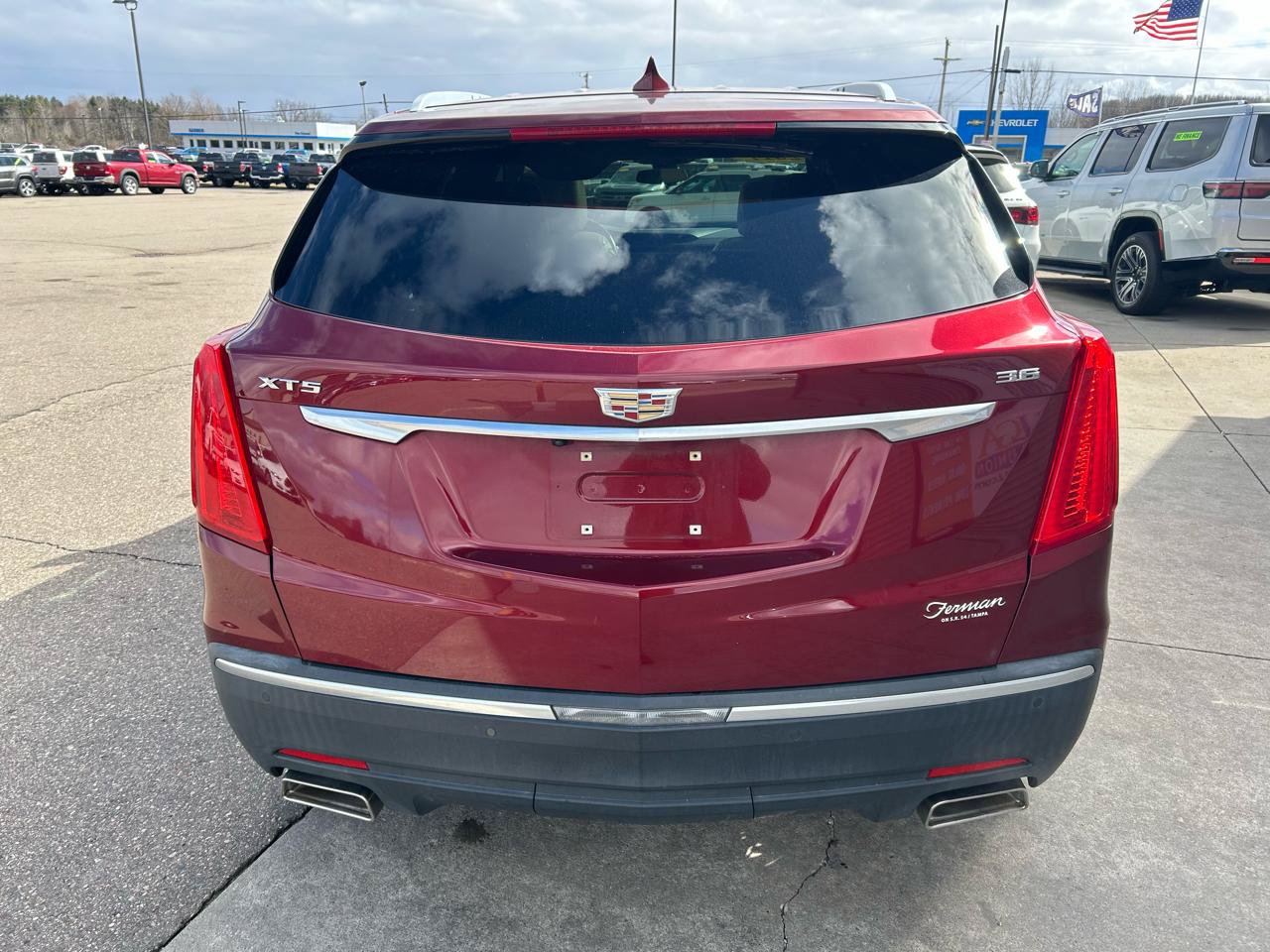 Used 2017 Cadillac XT5 Luxury w/ Driver Awareness Package FWD image 6
