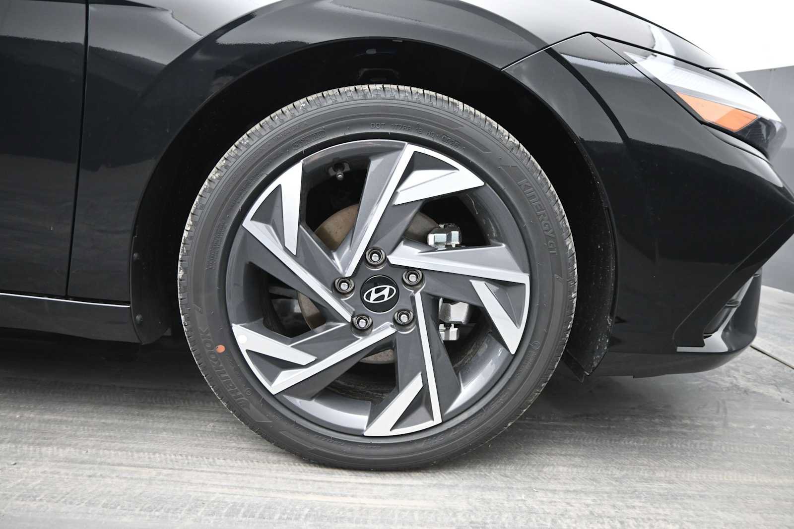 New 2026 Hyundai Elantra Limited FWD image 10