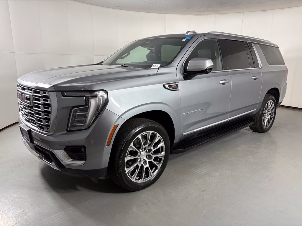 Used 2025 GMC Yukon XL Denali AWD/4WD image 5