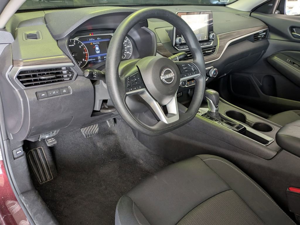 Used 2025 Nissan Altima 2.5 SV image 14