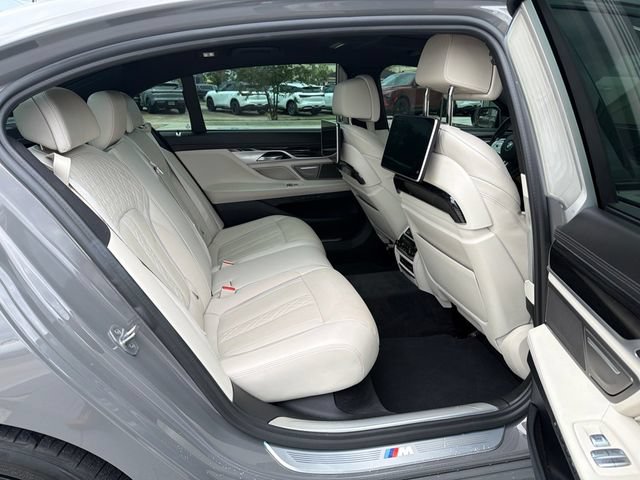 Used 2020 BMW 750i xDrive w/ Executive Package AWD/4WD image 9