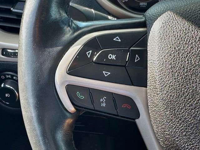 Used 2015 Jeep Cherokee Limited image 38