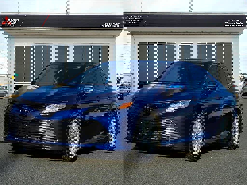 Used 2020 Toyota Camry XLE video 1