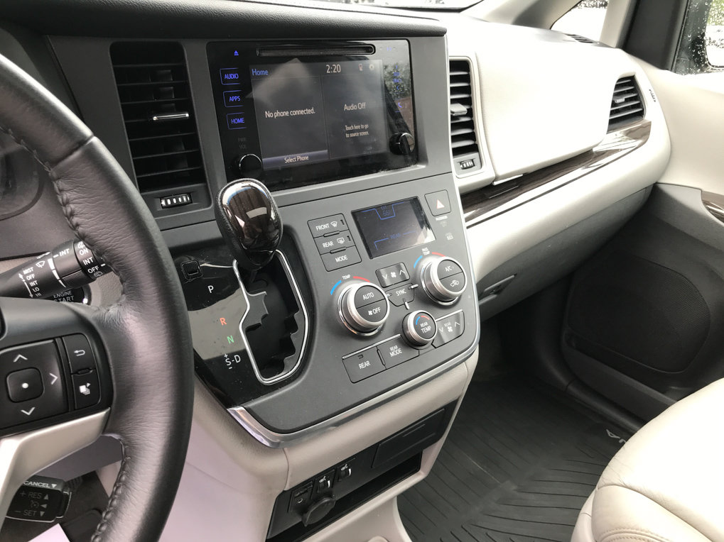 Used 2017 Toyota Sienna XLE FWD image 16