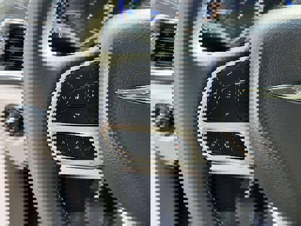 Used 2023 Chrysler Pacifica Touring-L image 21