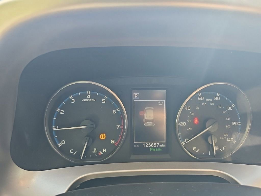 Used 2018 Toyota RAV4 XLE FWD image 17