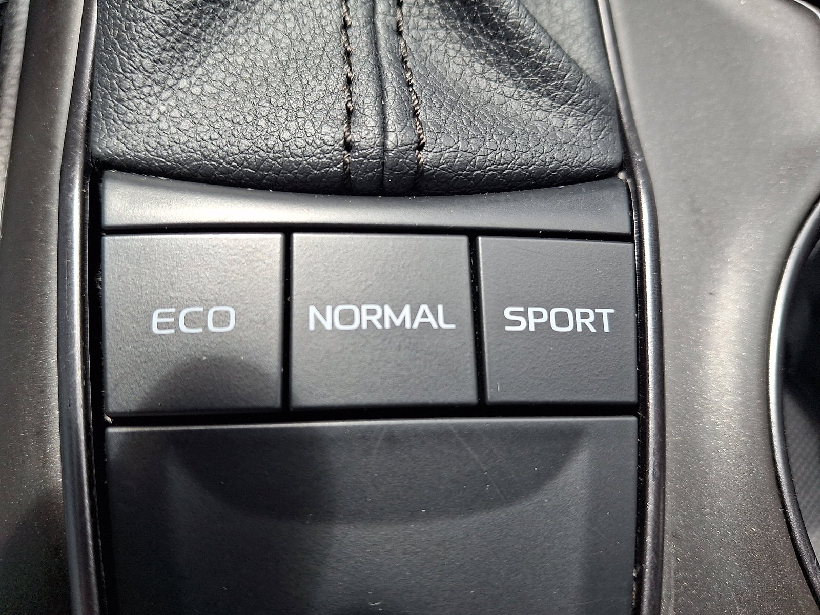 Used 2023 Toyota Camry SE FWD image 23