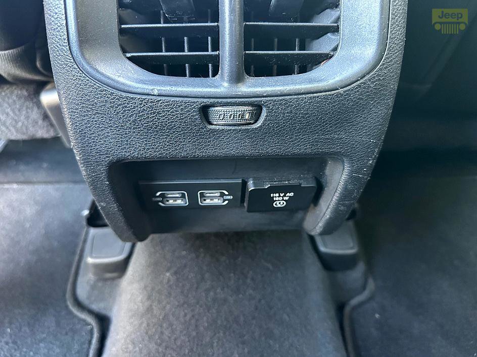 Used 2021 Jeep Cherokee Limited image 28