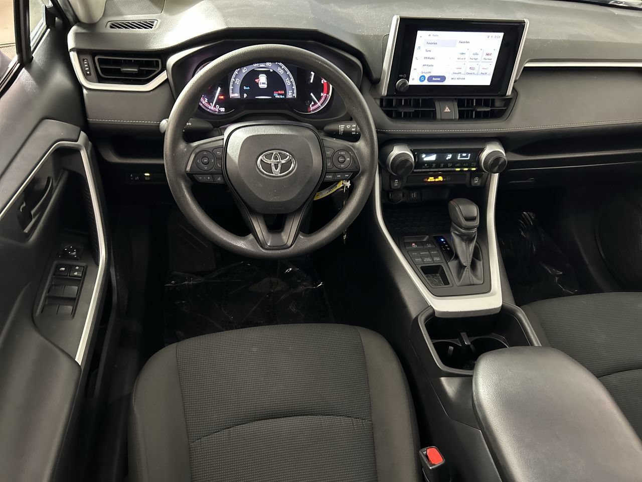 Used 2025 Toyota RAV4 LE AWD/4WD image 22