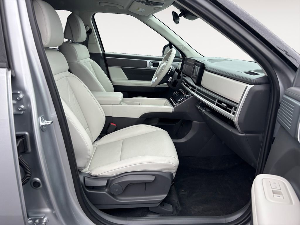 Used 2025 Hyundai Santa Fe SEL image 10