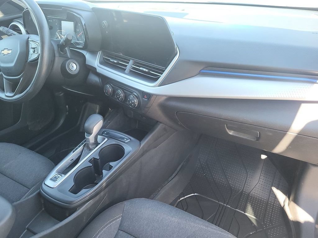 Used 2024 Chevrolet Trax LS w/ LS Convenience Package FWD image 34