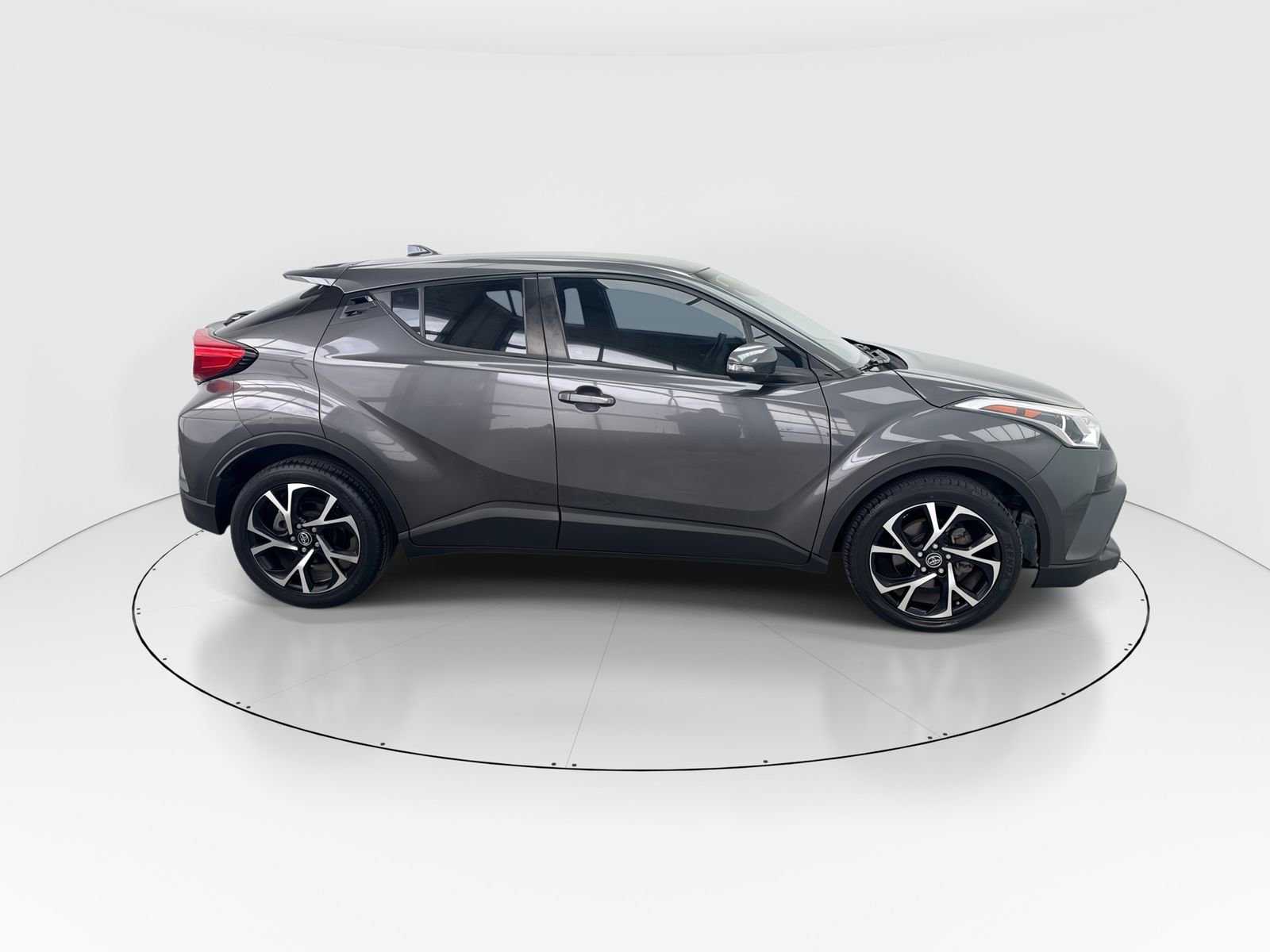 Used 2018 Toyota C-HR XLE image 9