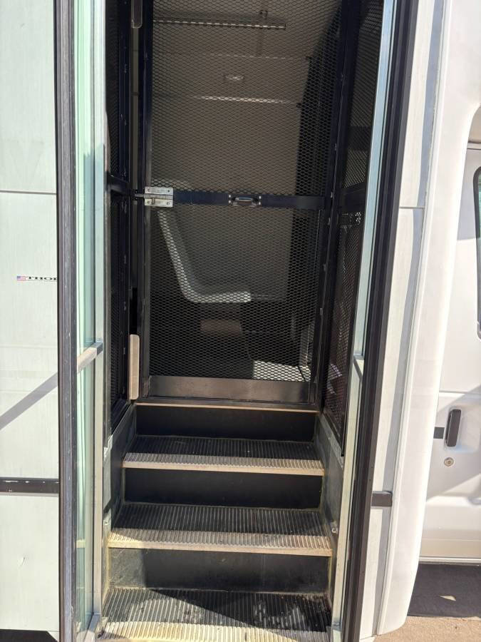 Used 2006 Ford E-450 and Econoline 450 RWD image 12