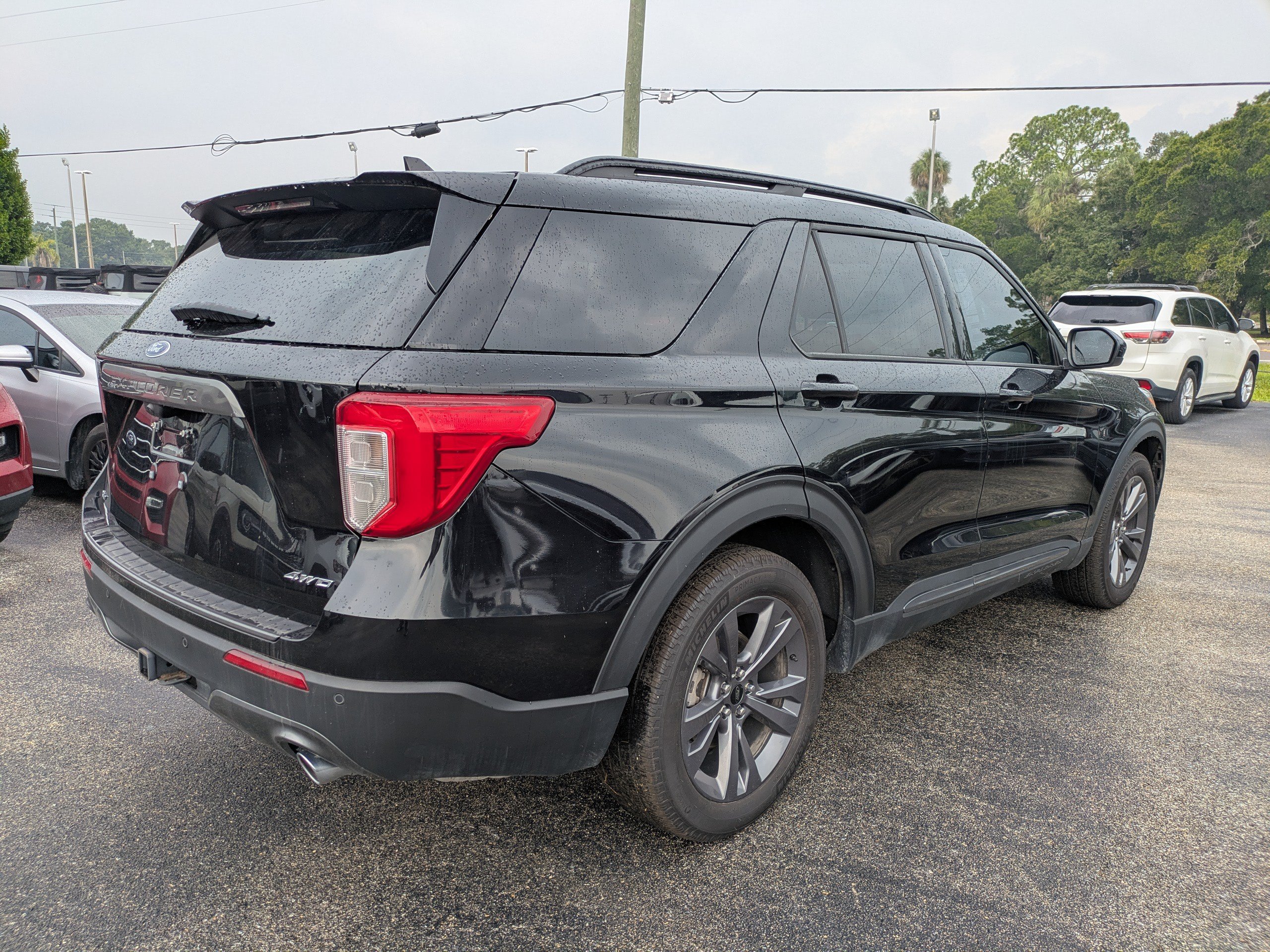 Used 2023 Ford Explorer XLT w/ Equipment Group 202A AWD/4WD image 5