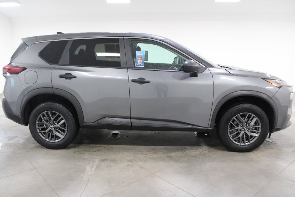 Used 2023 Nissan Rogue S image 11
