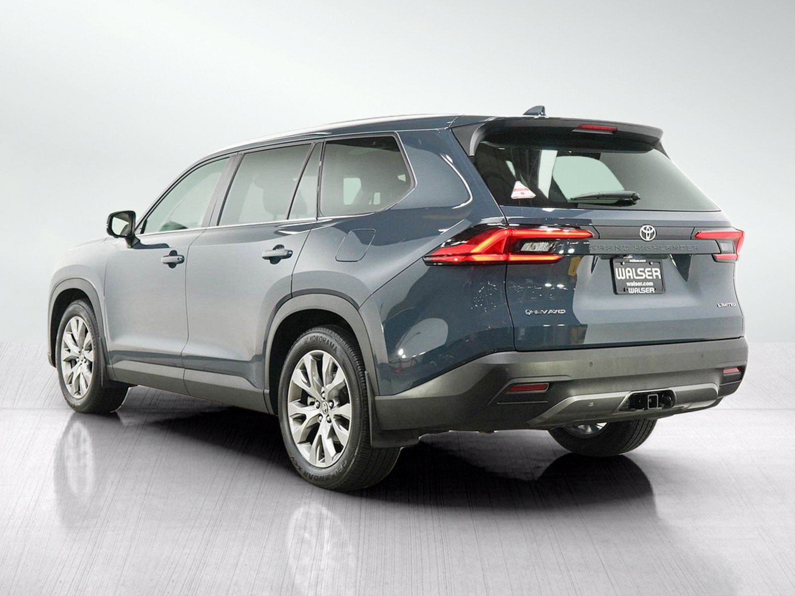 Used 2024 Toyota Grand Highlander AWD Hybrid image 3