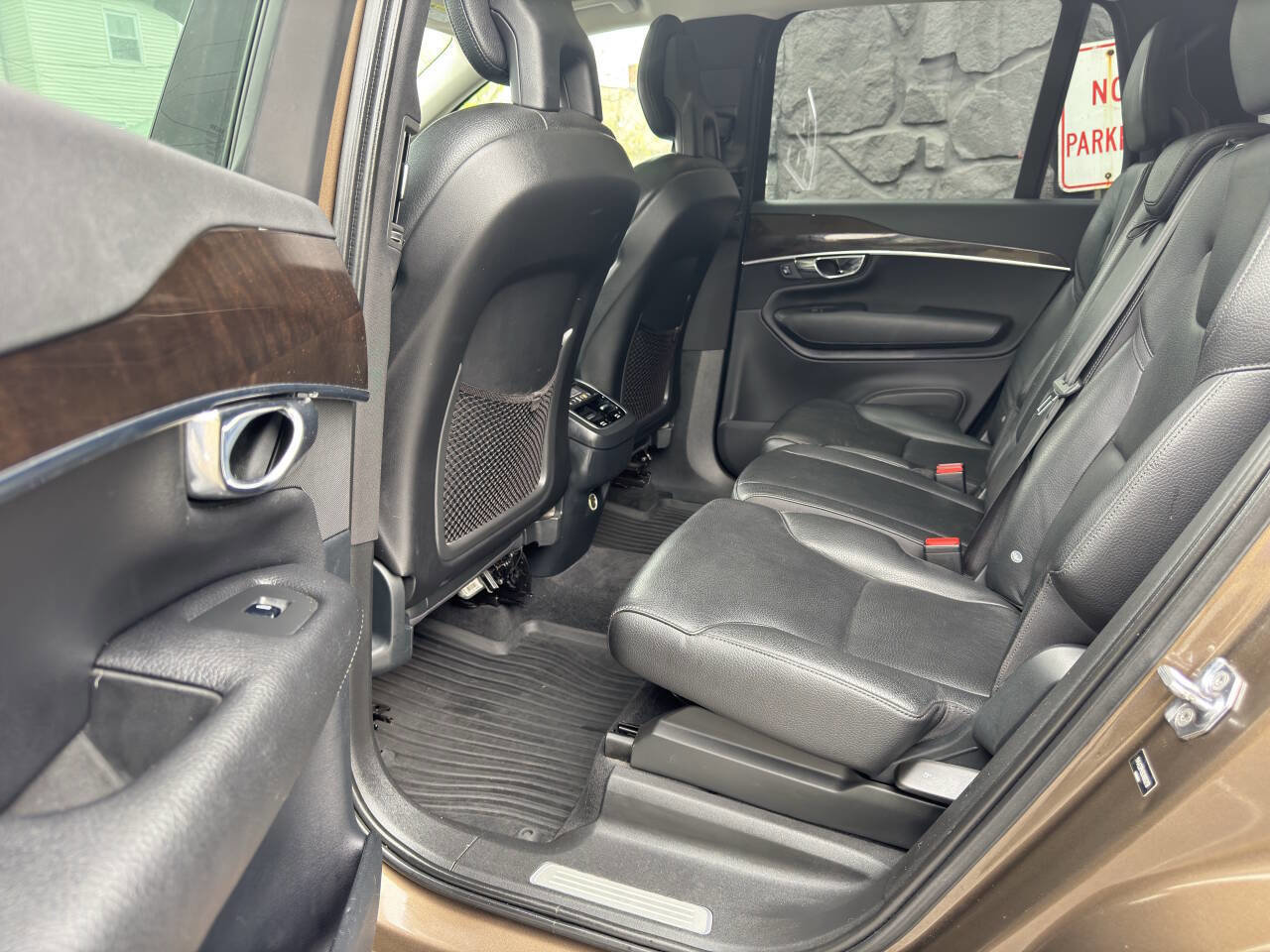 Used 2016 Volvo XC90 T6 Momentum w/ Momentum Plus Package AWD/4WD image 10