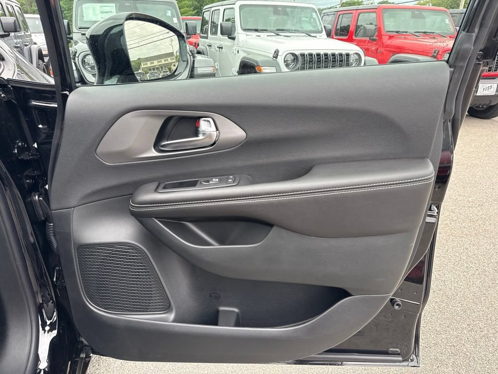 New 2027 Chrysler Pacifica Limited AWD/4WD image 29