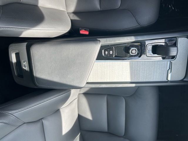 Certified 2025 Volvo XC60 B5 Plus image 26