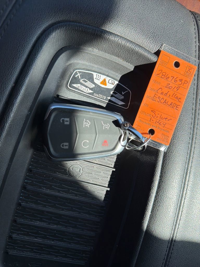Used 2019 Cadillac Escalade ESV Premium Luxury image 10