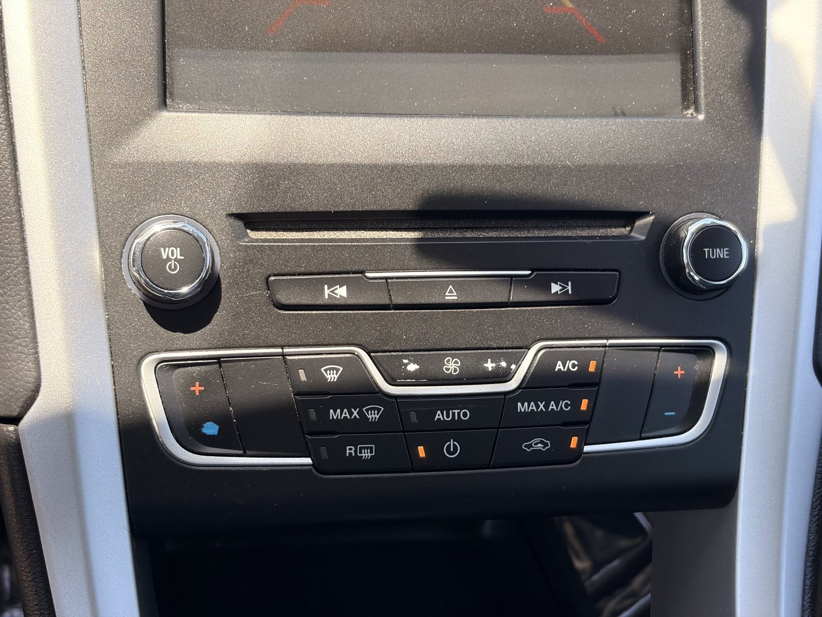 Used 2016 Ford Fusion SE FWD image 24